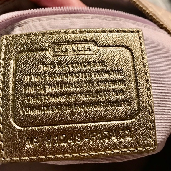 New York holiday limited edition Coach bag with wristlet and box. Used twice. - Picture 3 of 8